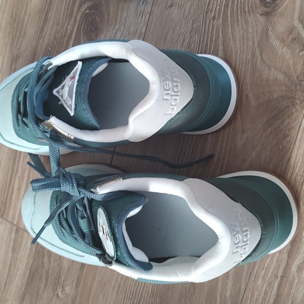 New Balance Teal and Green Sneakers - Picture 4 of 5